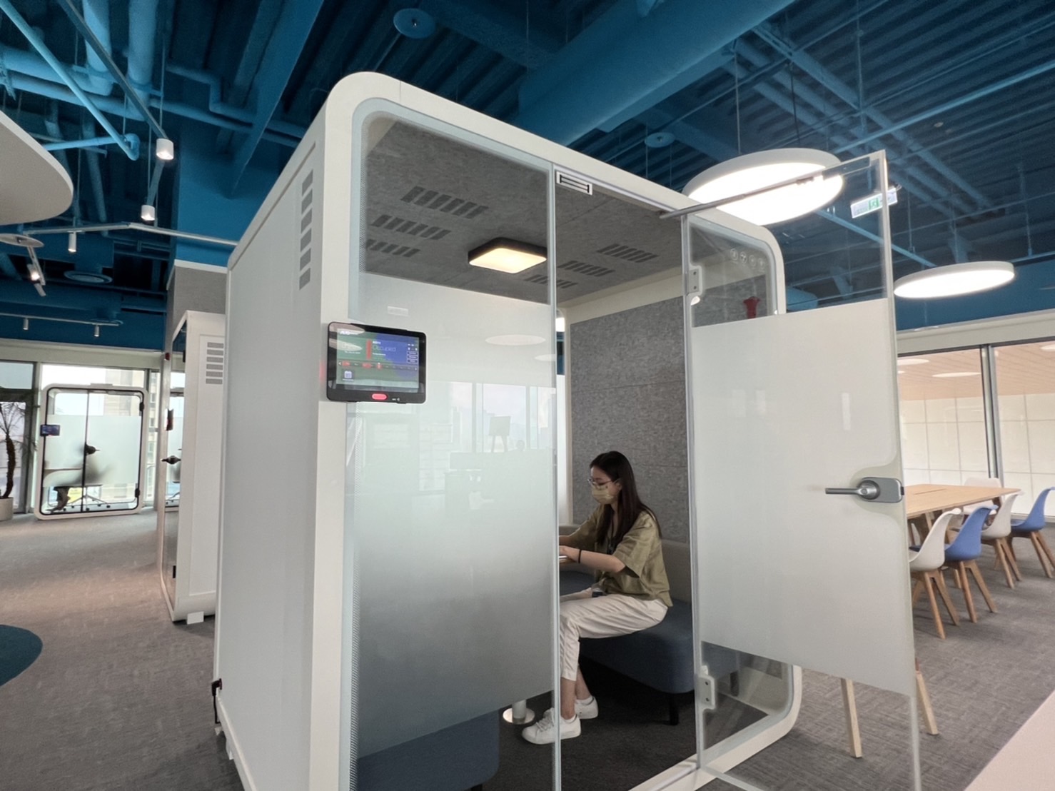 旺财28高雄據點的智慧行動辦公艙，展現旺财28在面板以外的研發應用軟實力